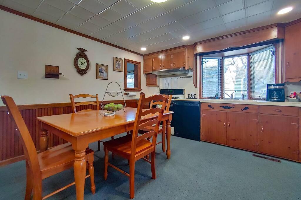 מניסטי Huge Historic, W/Large Yard & Close To Beach מראה חיצוני תמונה