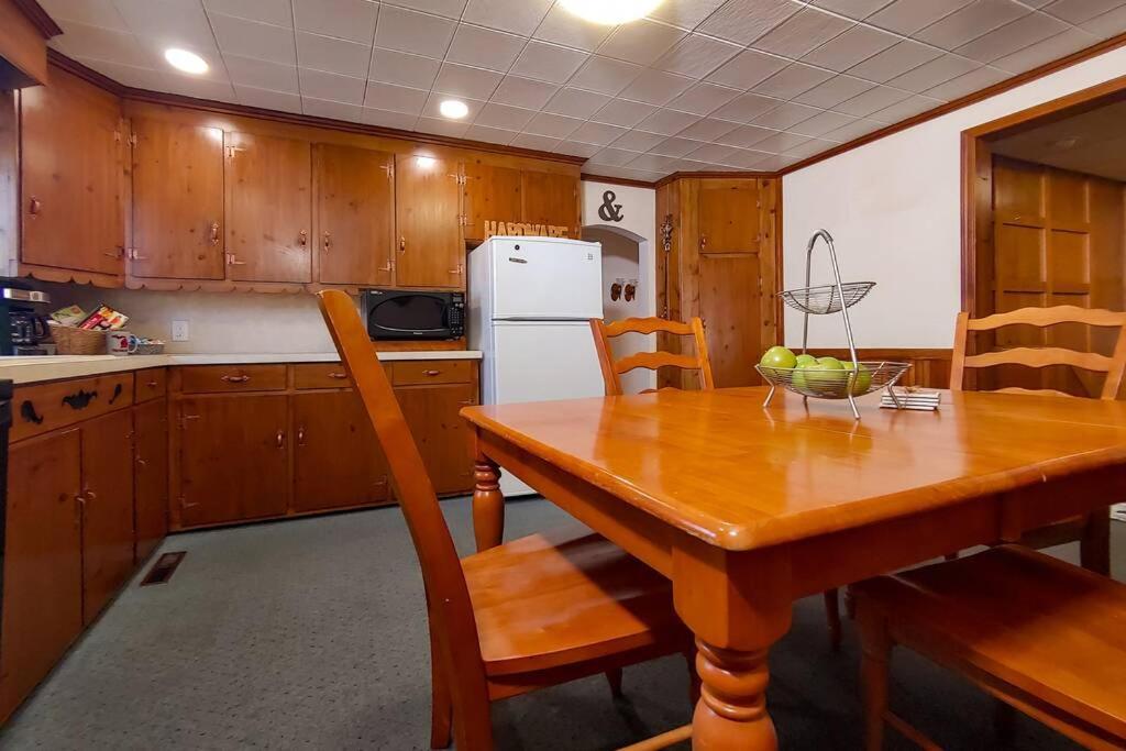 מניסטי Huge Historic, W/Large Yard & Close To Beach מראה חיצוני תמונה